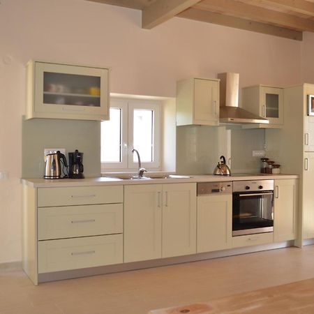 Spiti Thea Apartment Makrádes Екстериор снимка