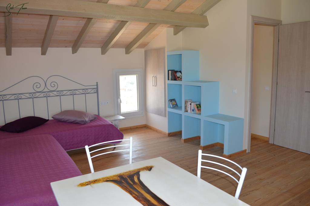 Spiti Thea Apartment Makrádes Екстериор снимка