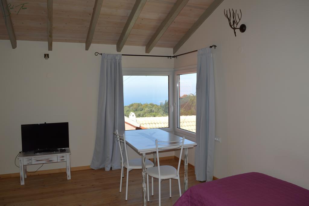 Spiti Thea Apartment Makrádes Екстериор снимка